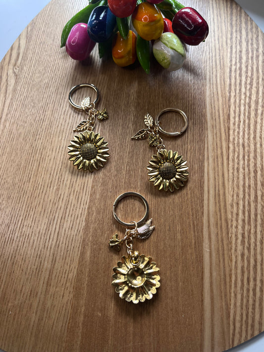 Goldener Sonnenblumenanhänger