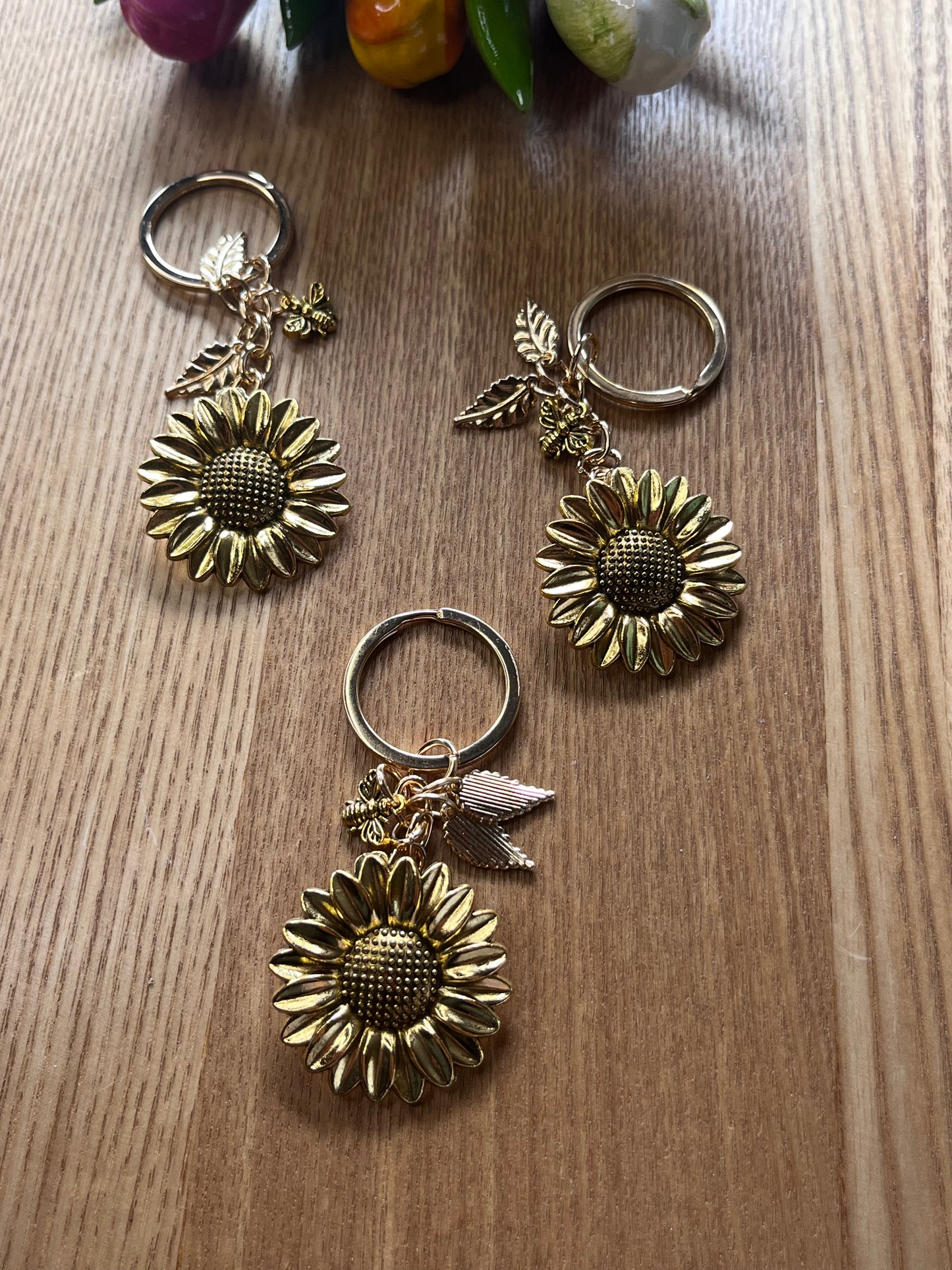 Goldener Sonnenblumenanhänger